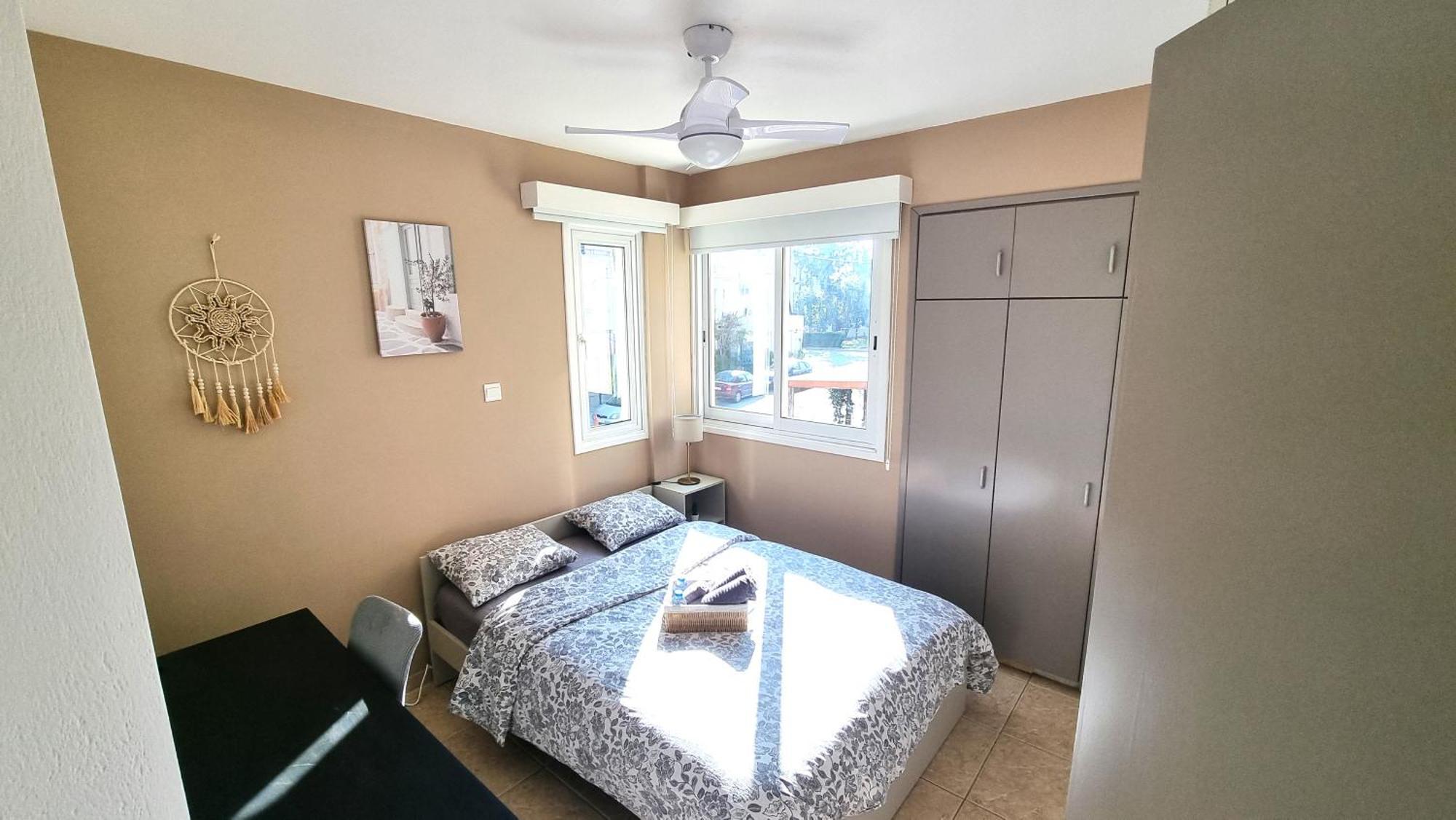 5 Min Walk To Beach, Perfect Seaside Escape 3br Shared Λάρνακα