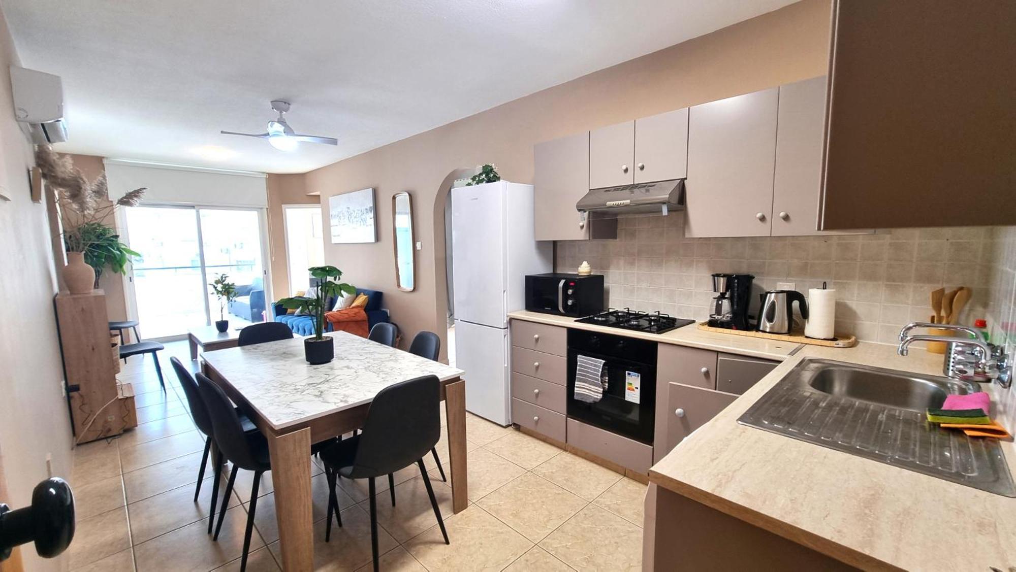 5 Min Walk To Beach, Perfect Seaside Escape 3br Shared Δωμάτια σε οικογενειακή κατοικία Λάρνακα