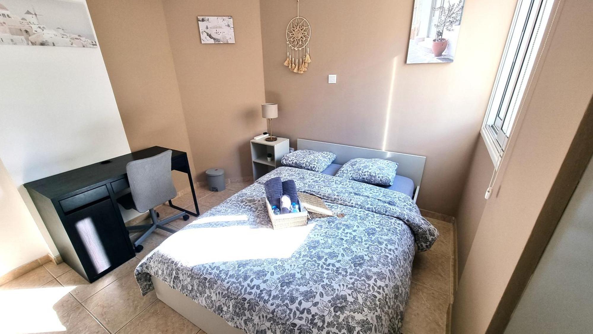 5 Min Walk To Beach, Perfect Seaside Escape 3br Shared * Λάρνακα