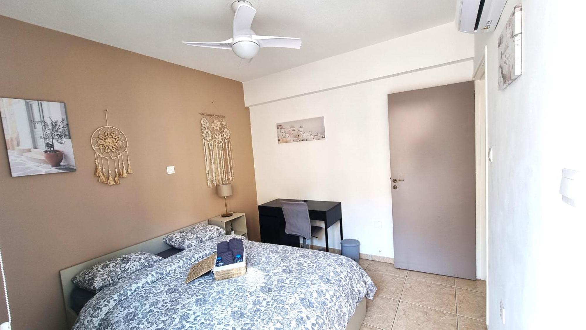 Δωμάτια σε οικογενειακή κατοικία 5 Min Walk To Beach, Perfect Seaside Escape 3br Shared *