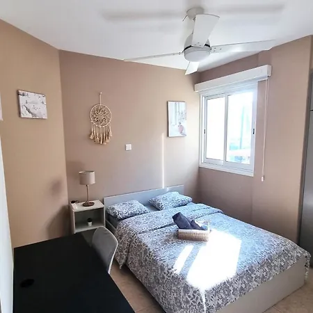 5 Min Walk To Beach, Perfect Seaside Escape 3Br Shared Apartment Larnaca Exterior photo