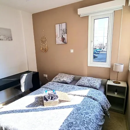 5 Min Walk To Beach, Perfect Seaside Escape 3Br Shared Apartment Larnaca Exterior photo