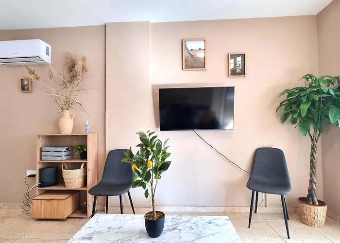 5 Min Walk To Beach, Perfect Seaside Escape 3Br Shared Apartment