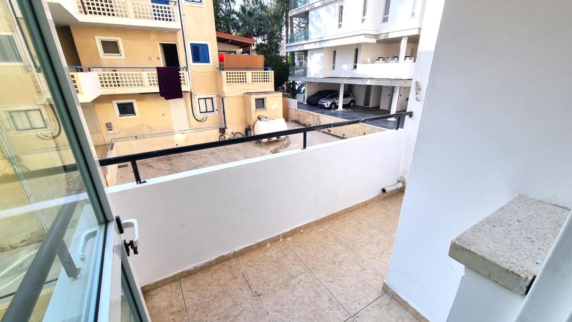 Homestay 5 Min Walk To Beach, Perfect Seaside Escape 3br Shared Larnaca