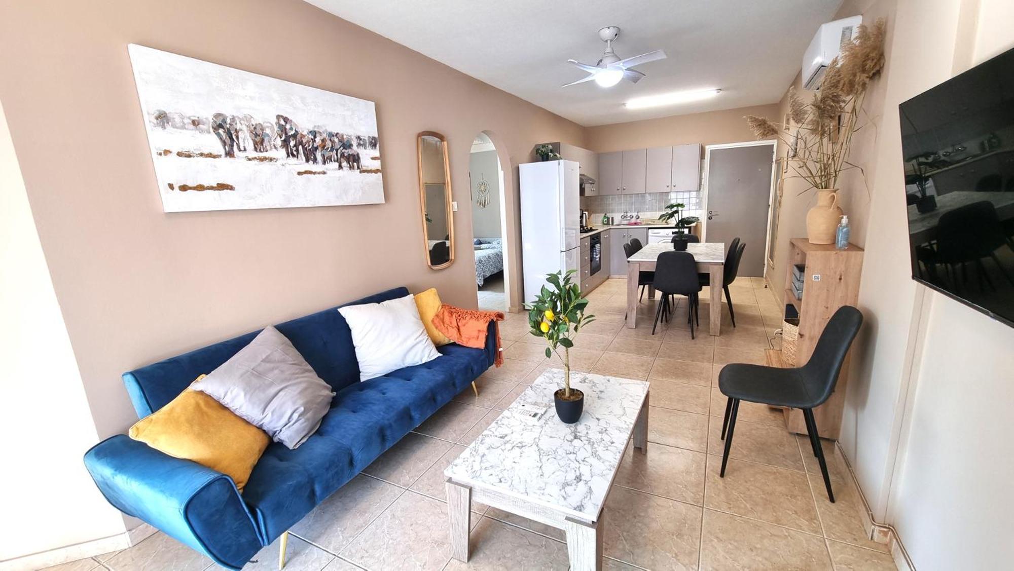 5 Min Walk To Beach, Perfect Seaside Escape 3br Shared * Larnaca